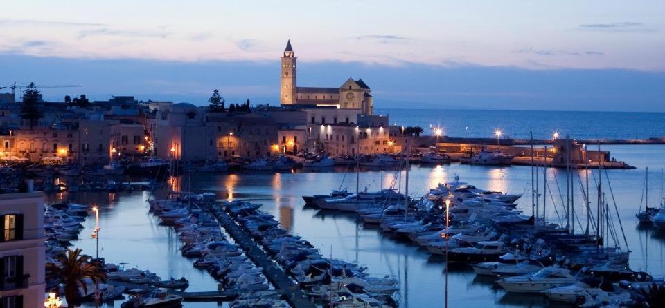 Casa Vacanze Cristoforo Colombo Holiday Trani Exterior foto